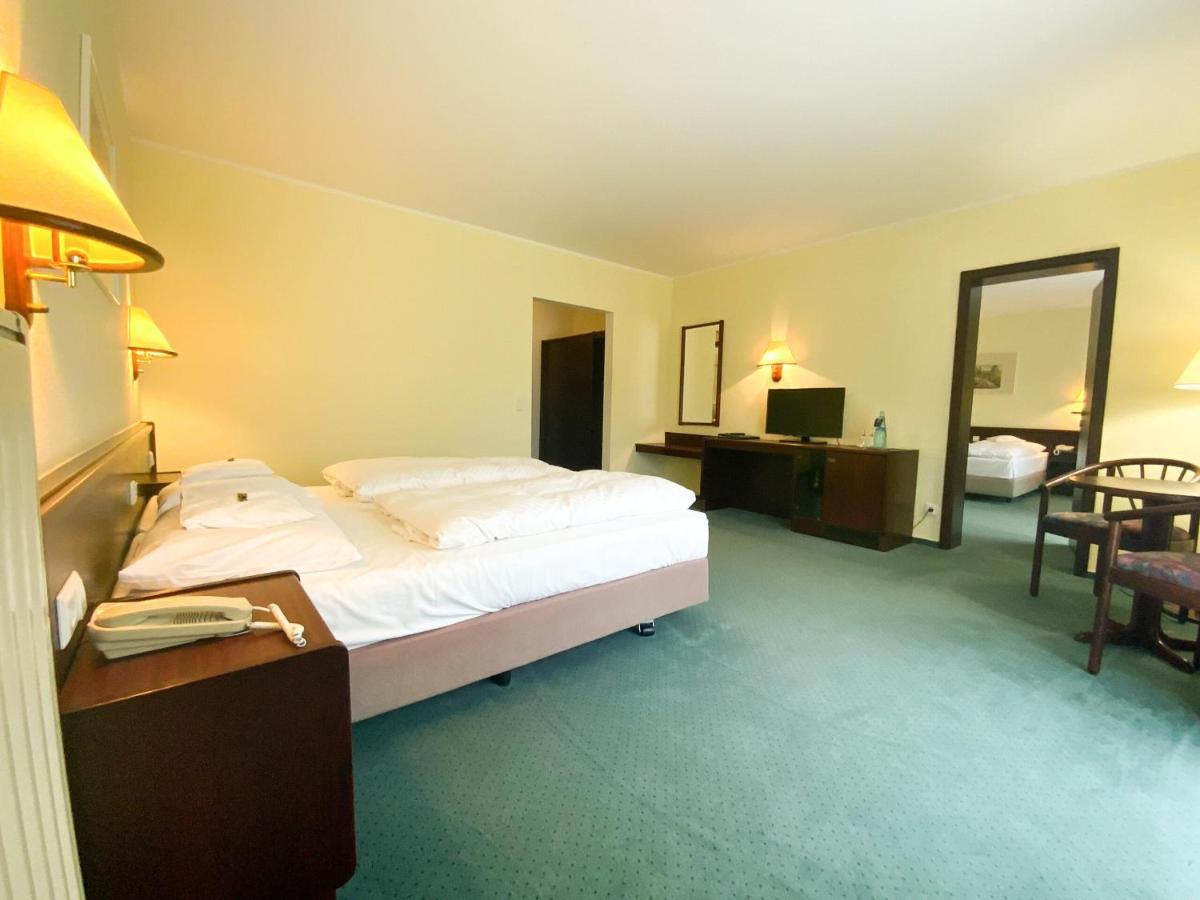 Heidehotel Lubast Екстериор снимка
