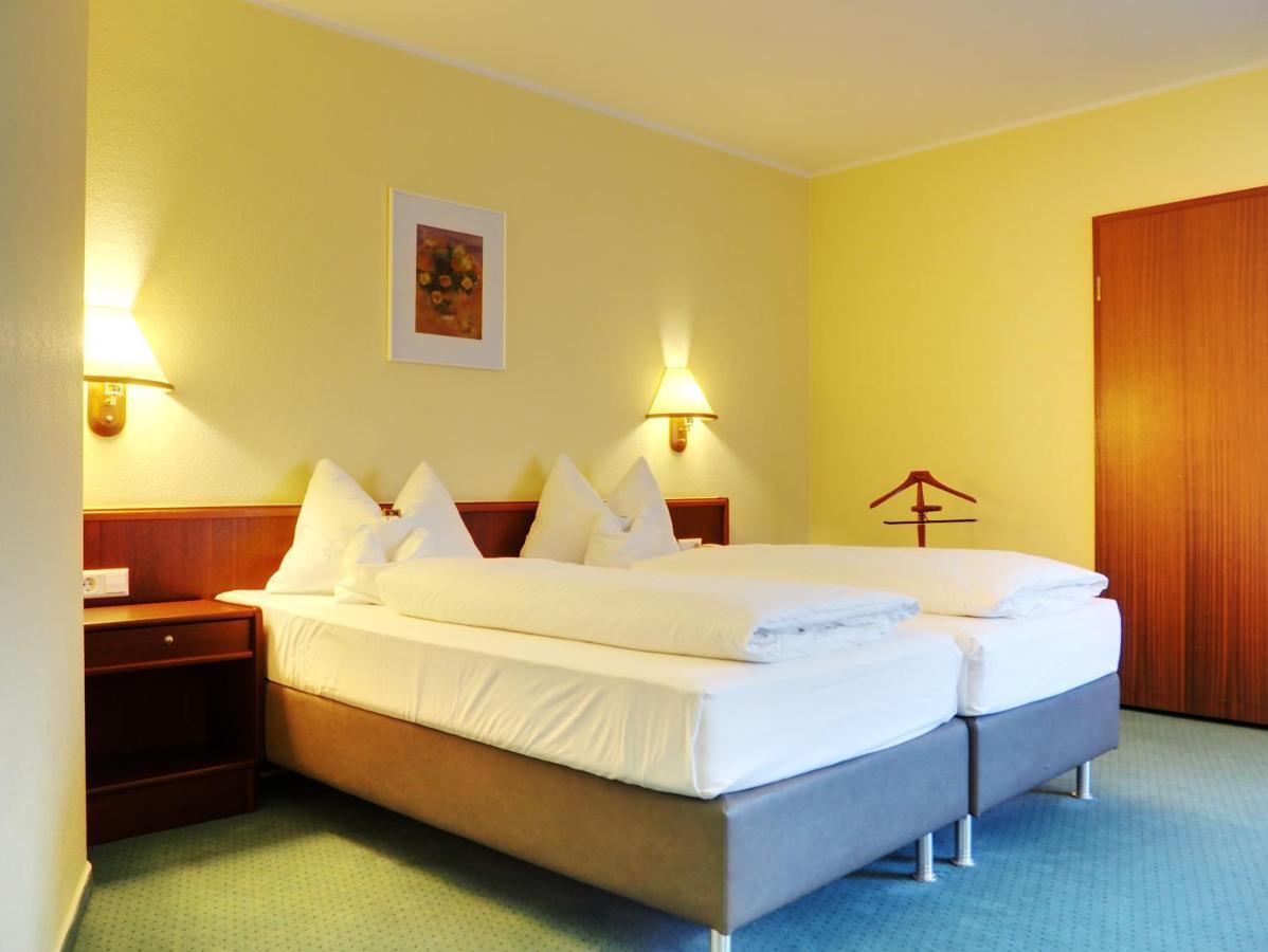 Heidehotel Lubast Екстериор снимка