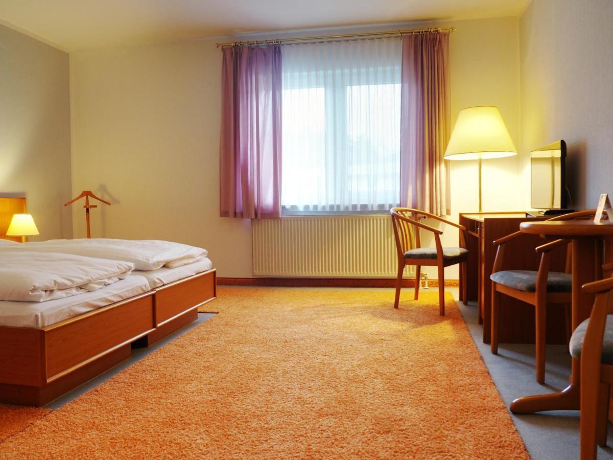 Heidehotel Lubast Екстериор снимка