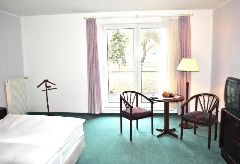 Heidehotel Lubast Екстериор снимка
