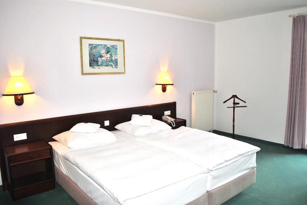 Heidehotel Lubast Стая снимка