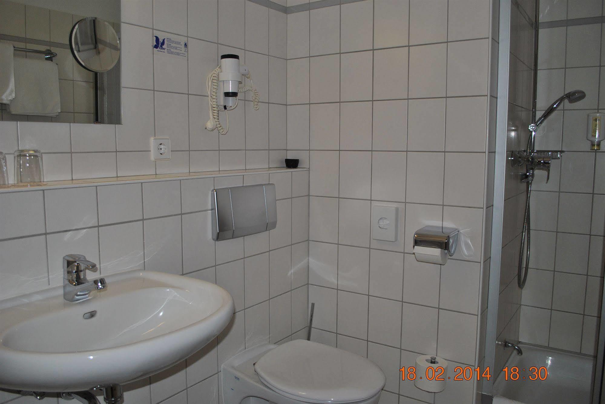 Heidehotel Lubast Екстериор снимка